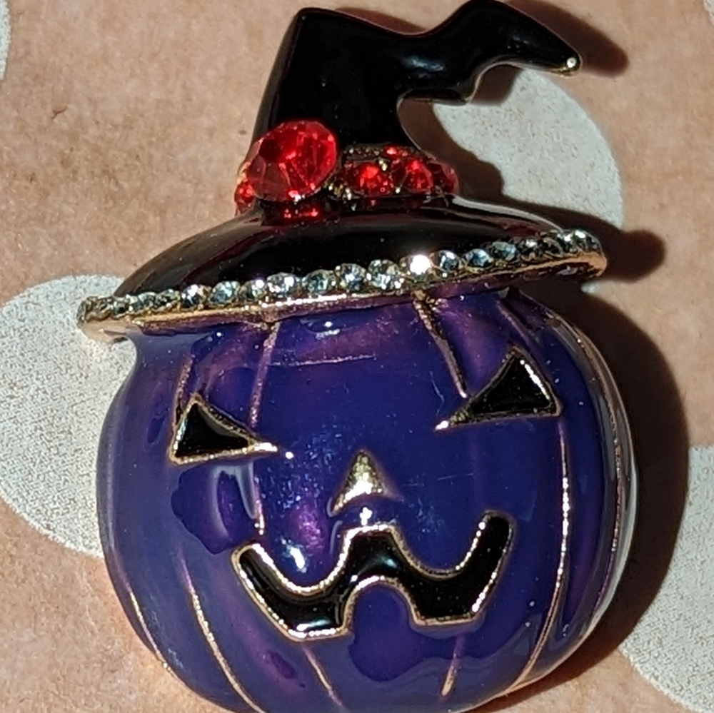 Purple pumpkin Halloween brooch/pin